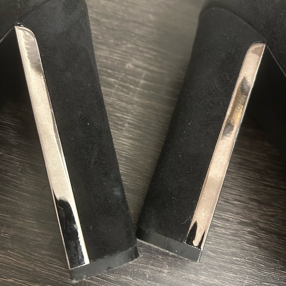 Guess Black Ankle Boots with Metallic Zipper. Only used once. - Picture 5 of 6